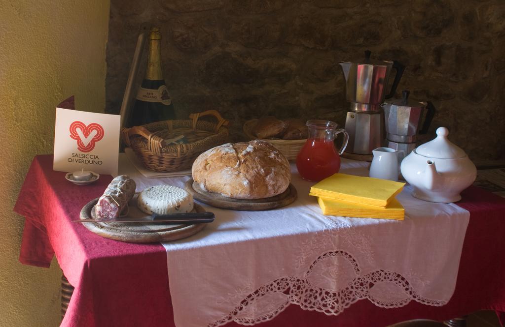 Arco Dei Nobili Bed & Breakfast Monforte dʼAlba Eksteriør bilde