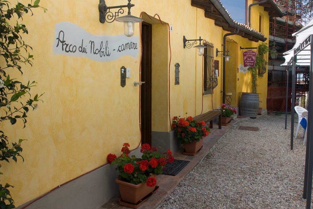 Arco Dei Nobili Bed & Breakfast Monforte dʼAlba Eksteriør bilde