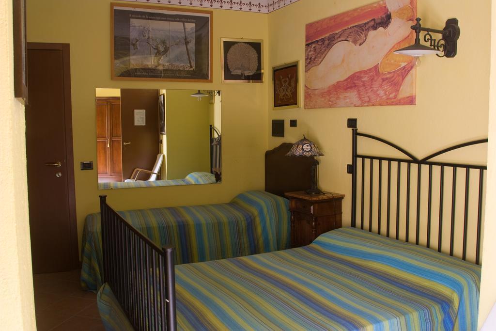 Arco Dei Nobili Bed & Breakfast Monforte dʼAlba Rom bilde