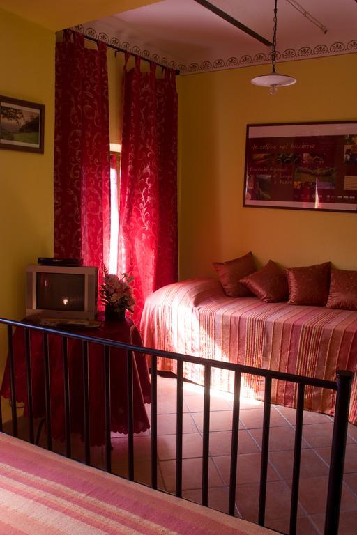 Arco Dei Nobili Bed & Breakfast Monforte dʼAlba Eksteriør bilde
