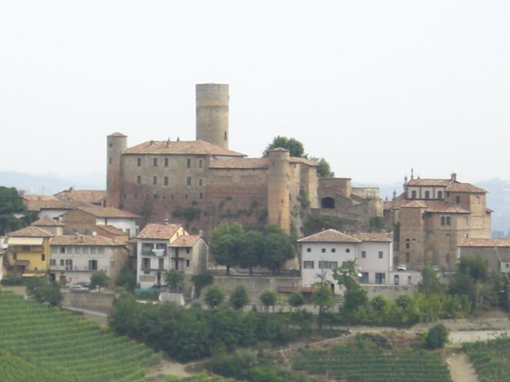 Arco Dei Nobili Bed & Breakfast Monforte dʼAlba Eksteriør bilde