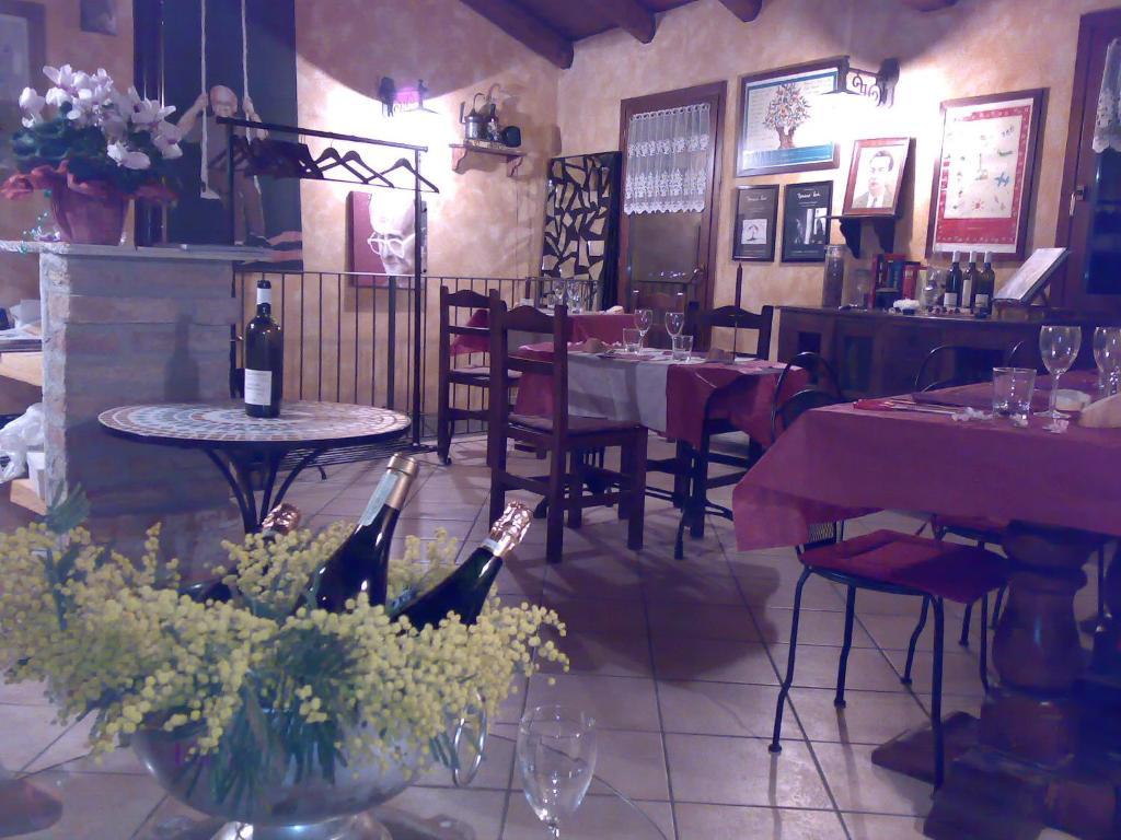 Arco Dei Nobili Bed & Breakfast Monforte dʼAlba Eksteriør bilde