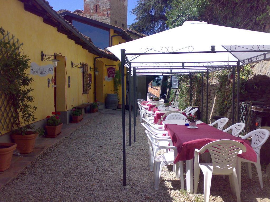 Arco Dei Nobili Bed & Breakfast Monforte dʼAlba Eksteriør bilde